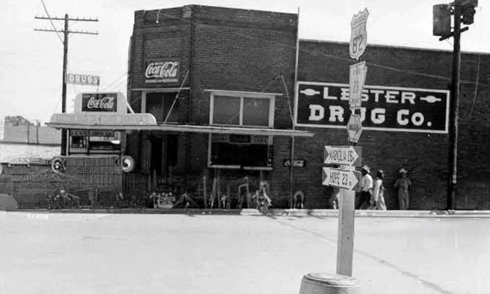 Lester's Drugs in Lewisville