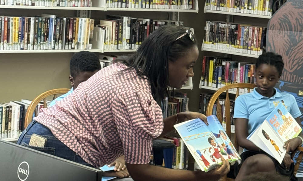 Teacher reading to kids